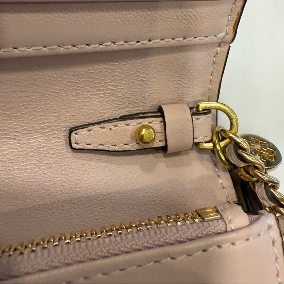 Tory Burch Fleming  Women’s Pale Pink Quilted Leather Crossbody Bag MSRP $348 - Picture 5 of 16